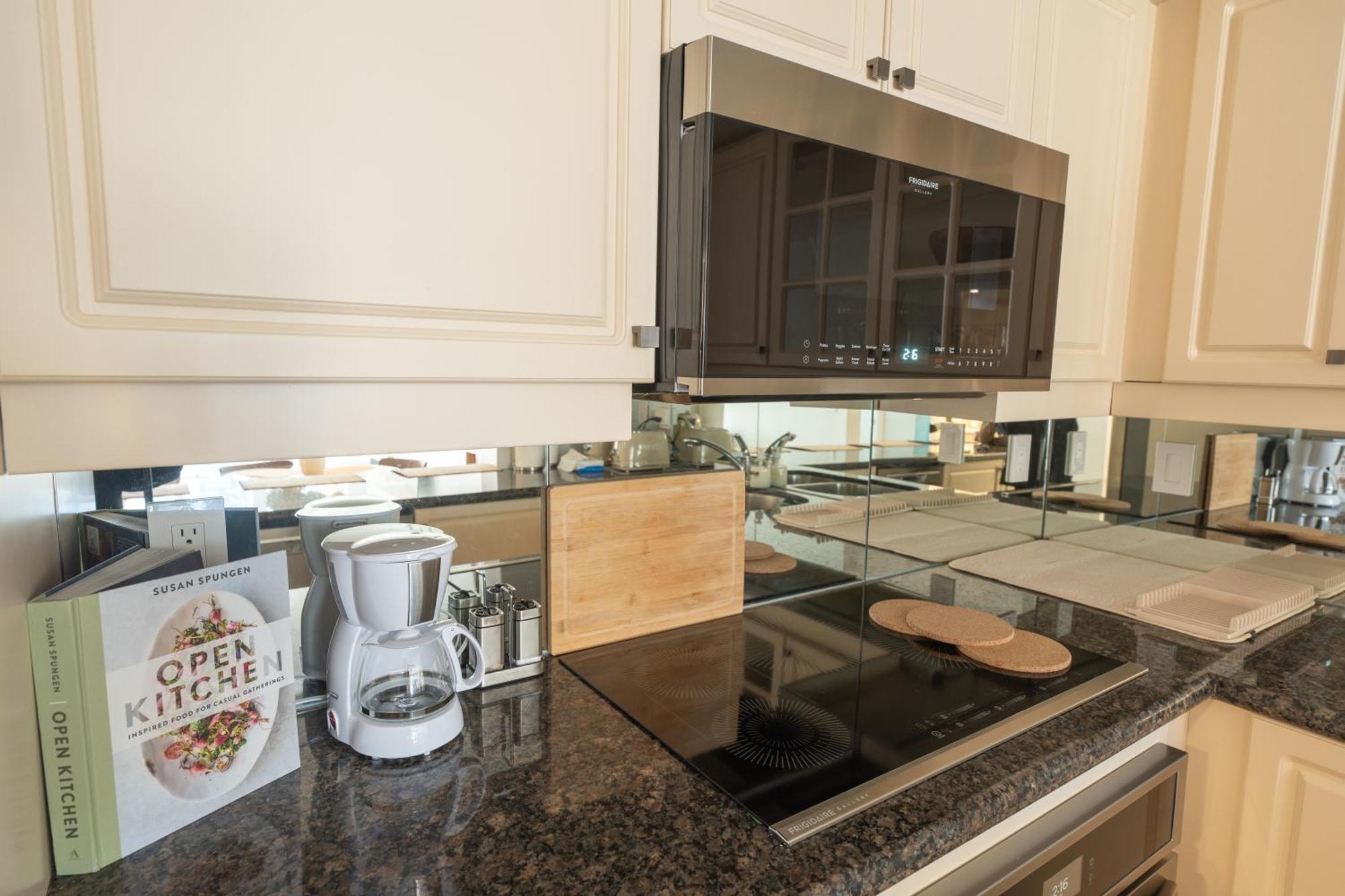 Boutique Suite Of Downtown Торонто Екстериор снимка