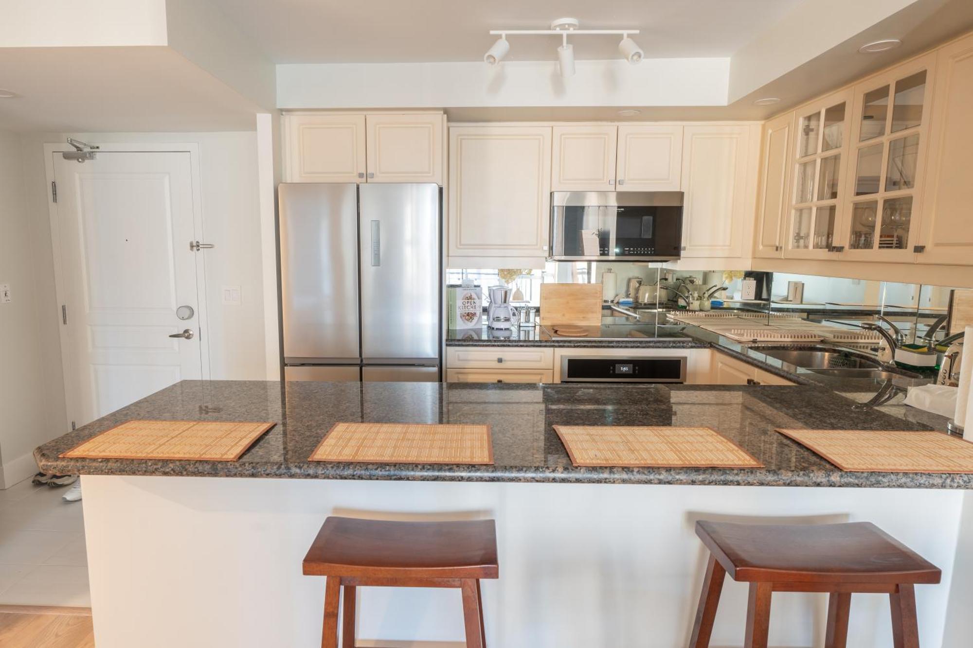 Boutique Suite Of Downtown Торонто Екстериор снимка