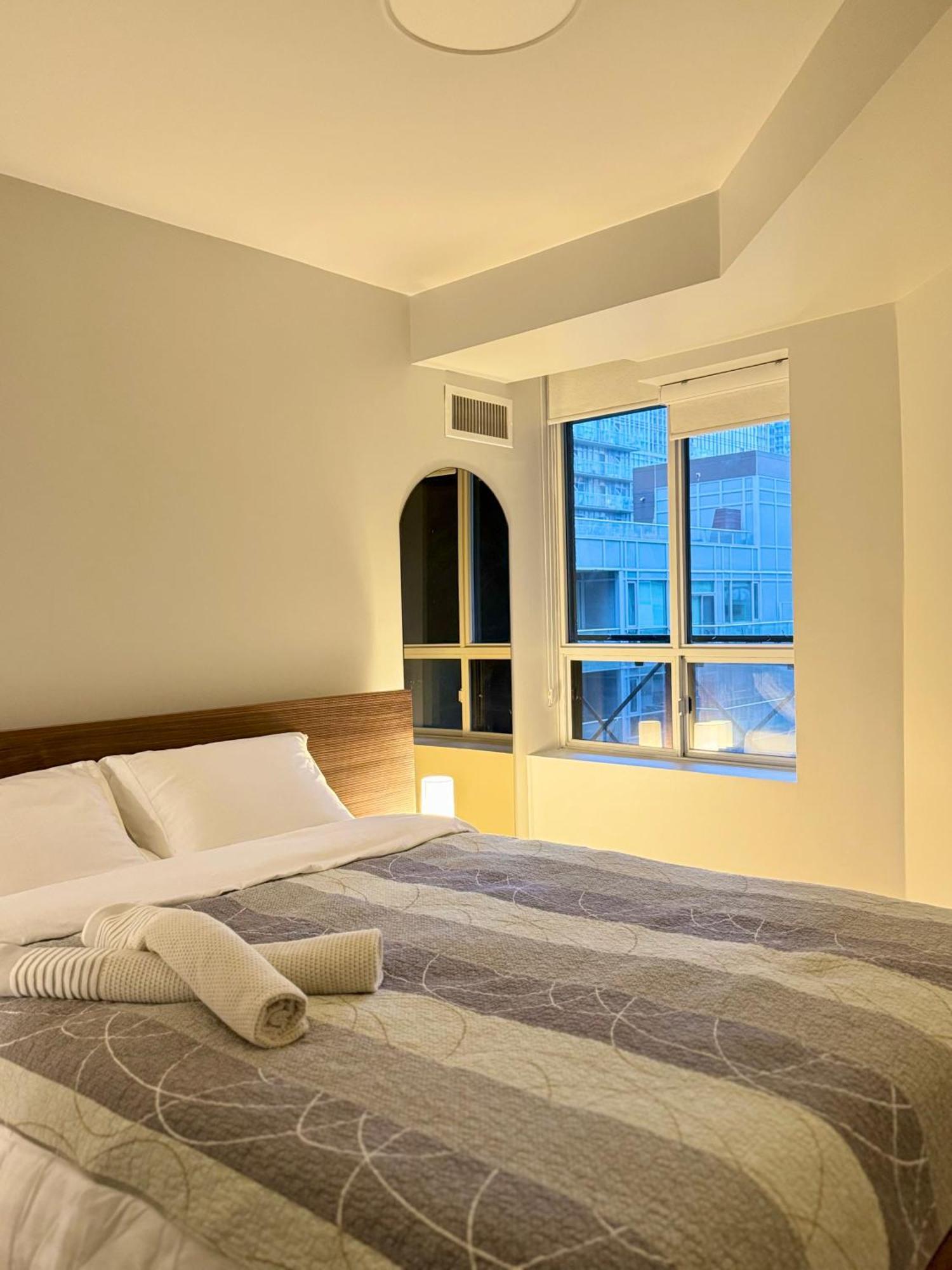 Boutique Suite Of Downtown Торонто Екстериор снимка